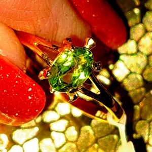 Cute 10k yellow gold Peridot turtle ring